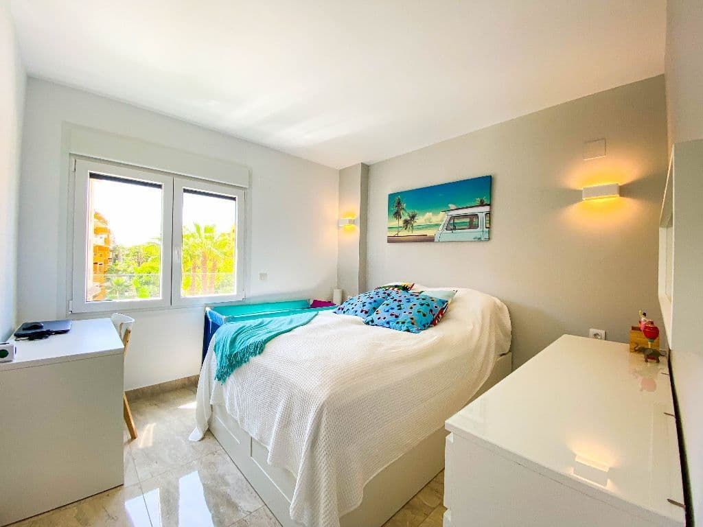 2-Bedroom Apartment in Punta Prima, photo 4
