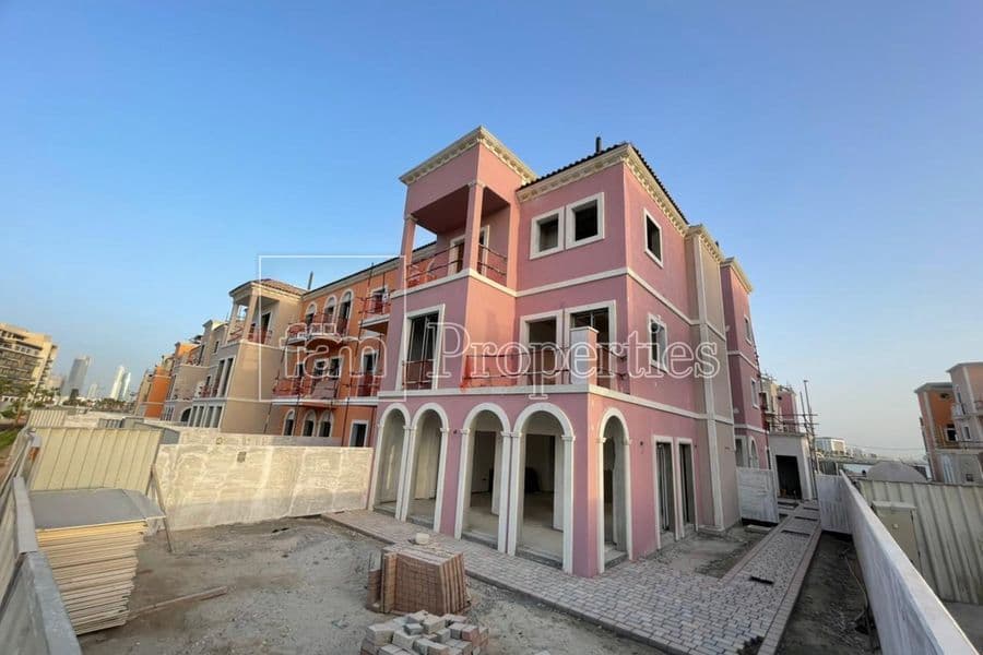 4-Bedroom Townhouse in Jumeirah, Dubai, photo 2