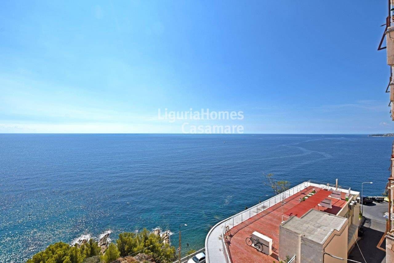 1-Bedroom Apartment in Ospedaletti, photo 2