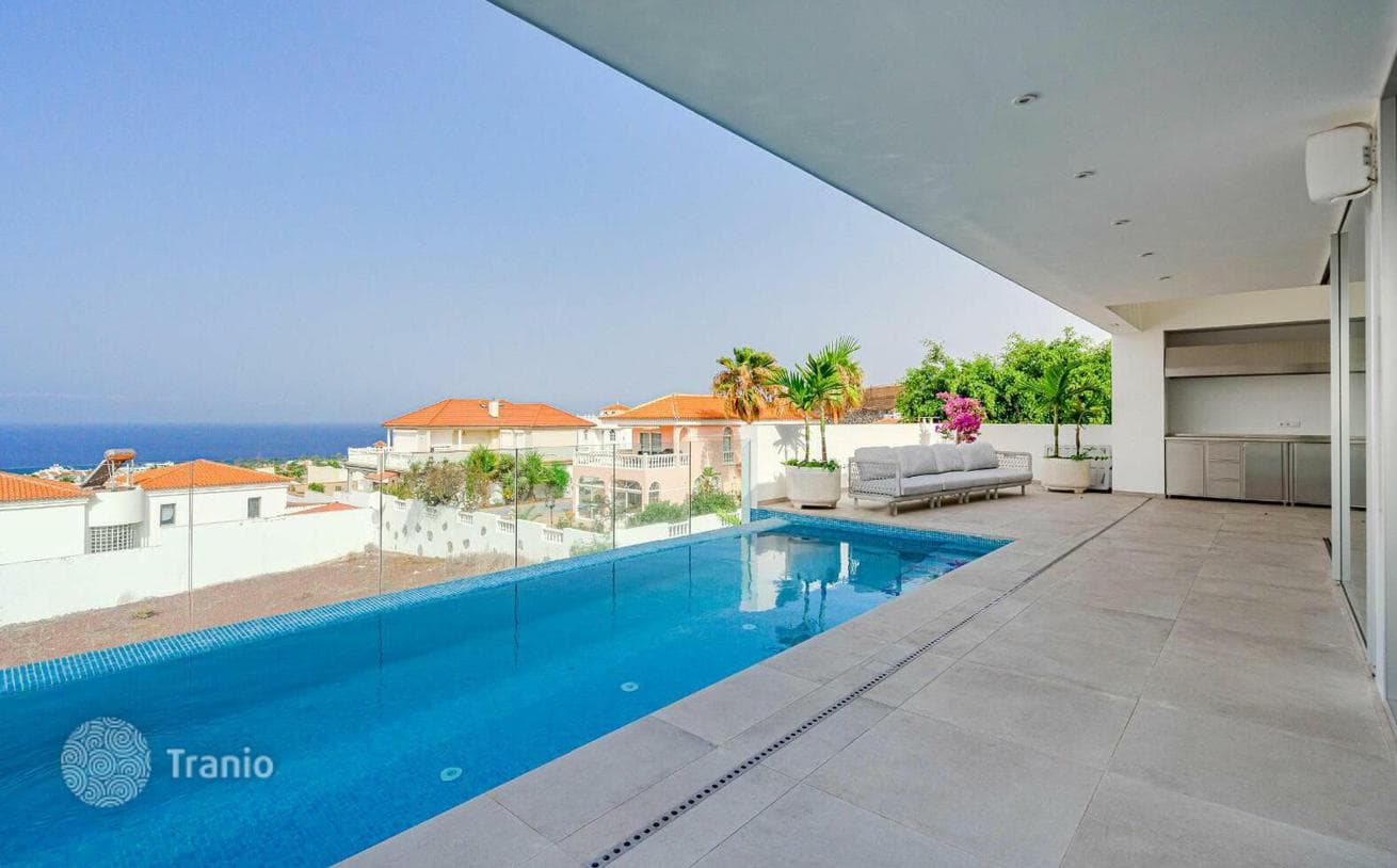 4-Bedroom Villa with Private Pool and Sea View in Callao Salvaje, Tenerife, photo 3