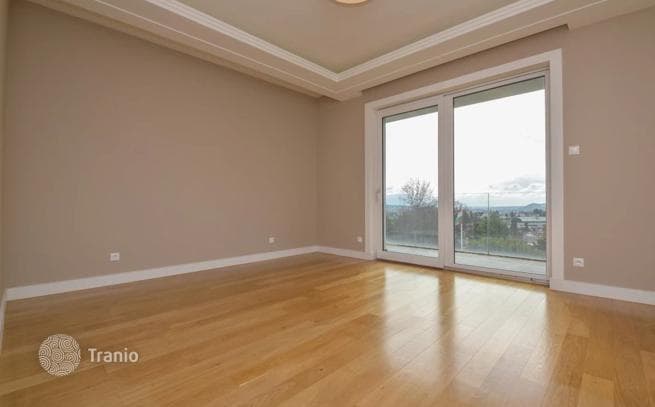 2-Bedroom Apartment with Spacious Terrace in District II, Budapest, photo 3