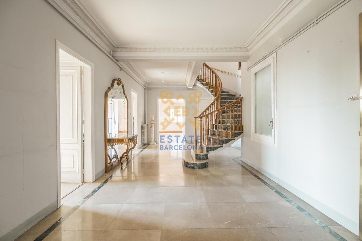 10-Bedroom Apartment in Barcelona, photo 4