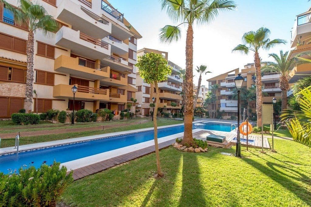 2-Bedroom Apartment in Punta Prima, photo 2