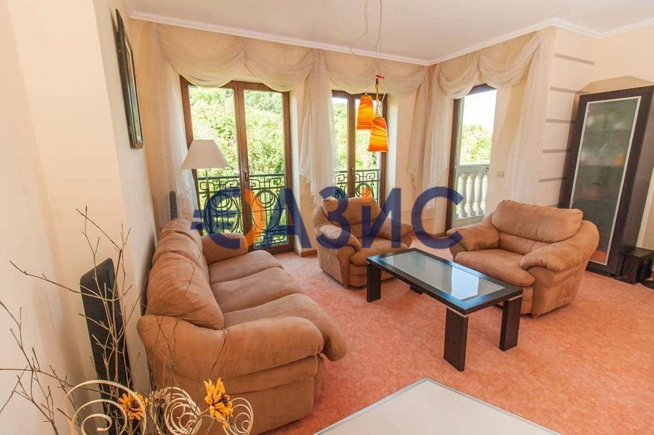 2-Bedroom Apartment in Elena, Bulgaria, photo 2