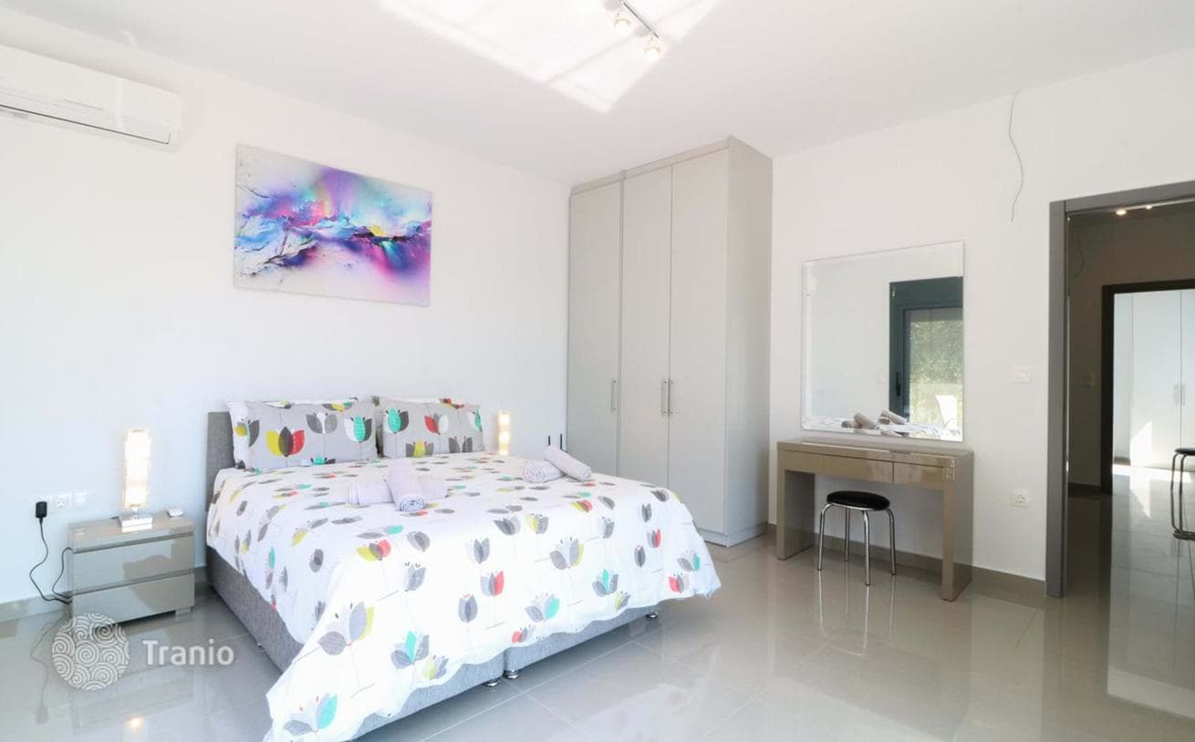 6-Bedroom Villa with Heated Pool in Dukades, Corfu, photo 4