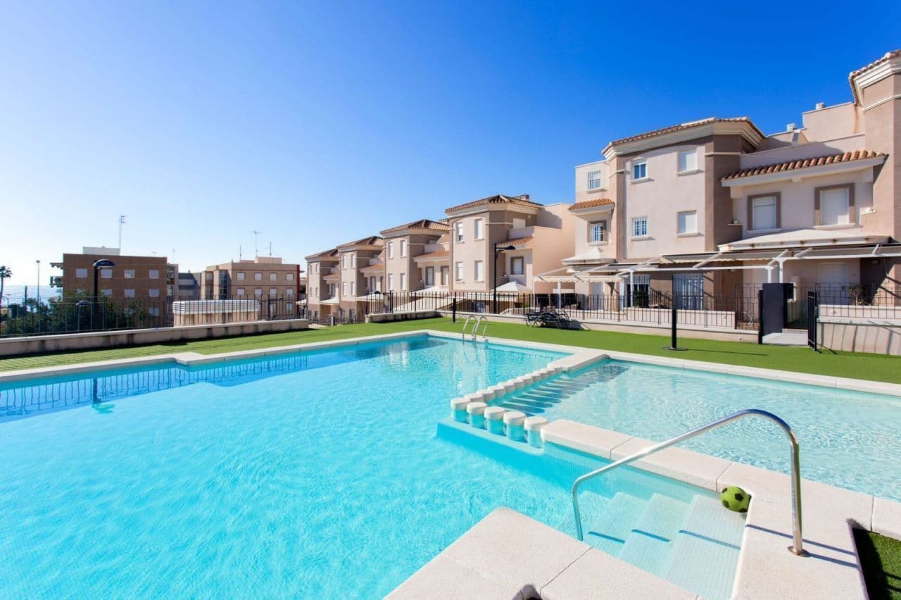 3-Bedroom Townhouse in Santa Pola, photo 2