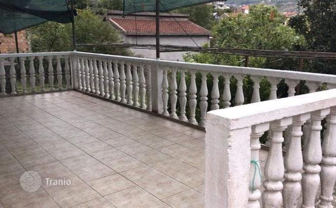 Трёхэтажный дом с садом в Дреновике, Херцег-Нови, Черногория