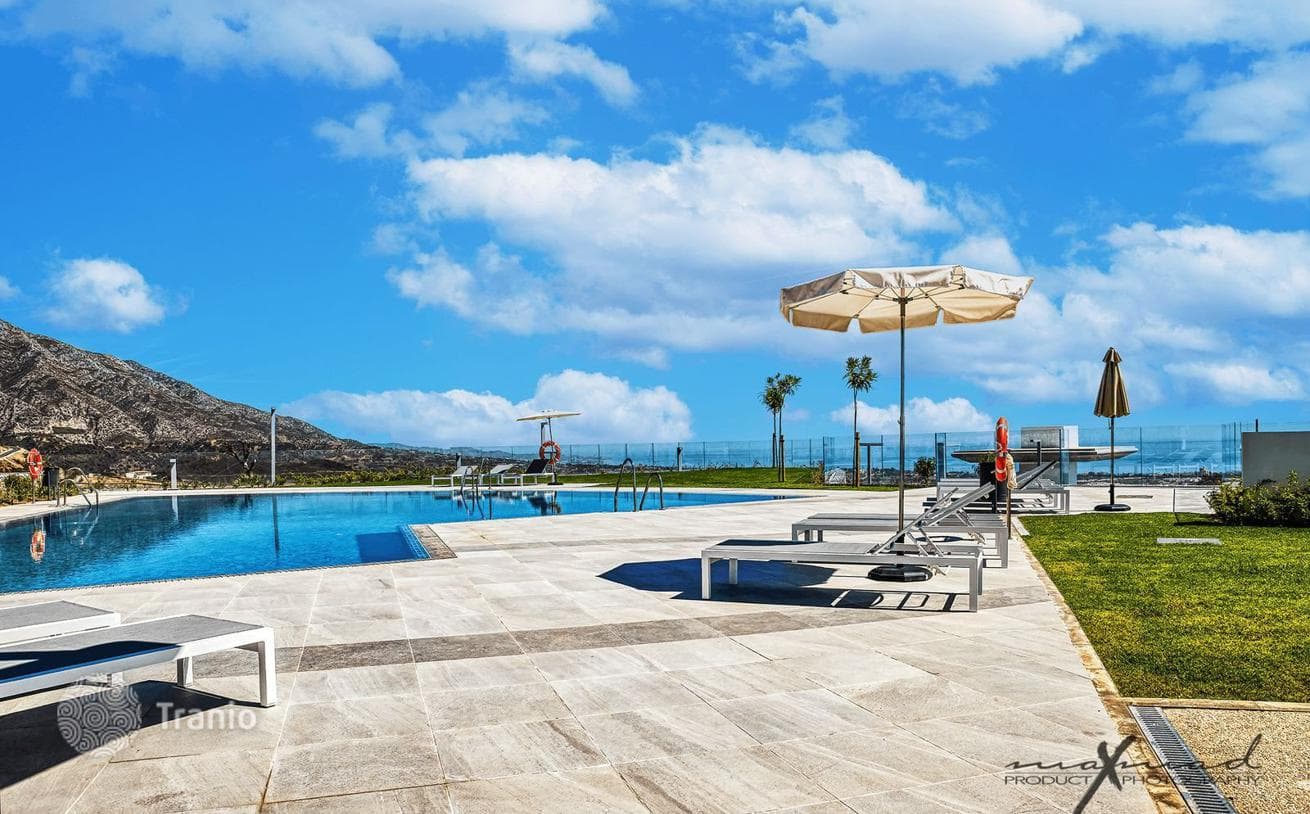 3-Bedroom Penthouse Duplex with Sea View in Benahavís, photo 2