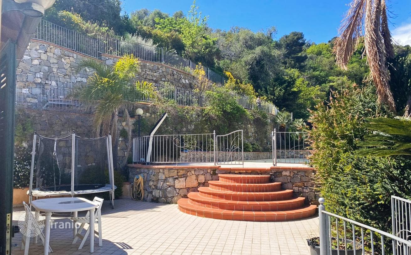 4-Bedroom Villa with Pools Near the Sea in Riva Ligure