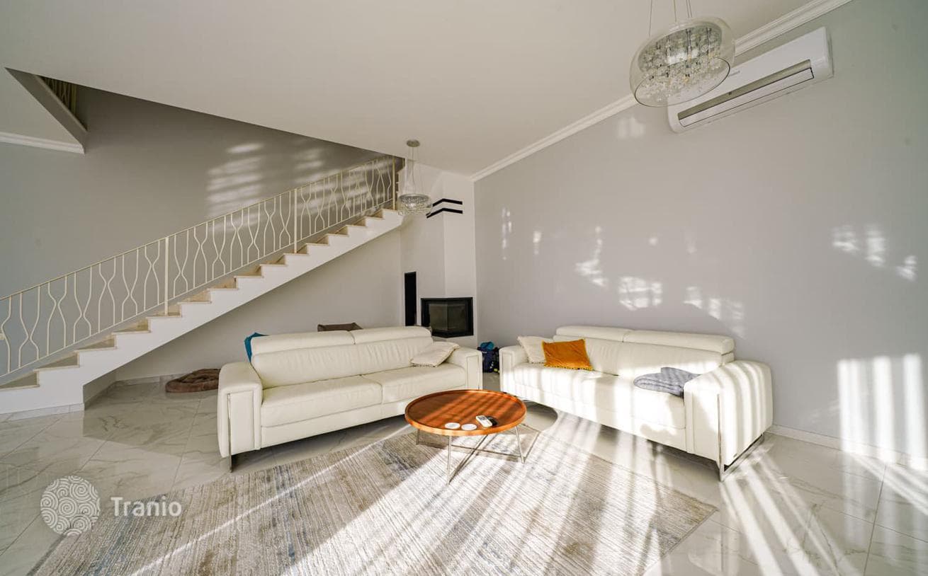 3-Bedroom Villa with Private Pool and Bay Views in Tivat, photo 3
