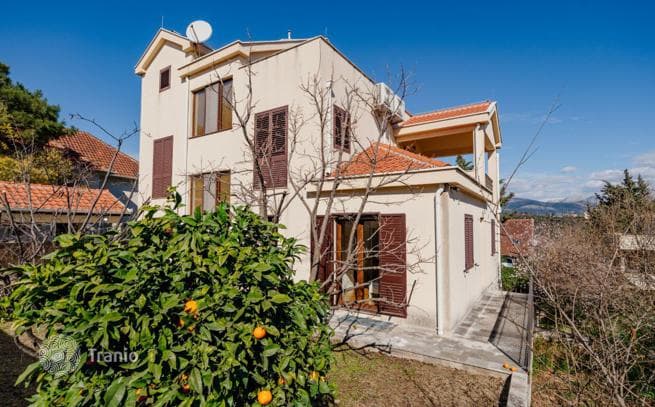 5-Bedroom Villa with Garage and Courtyard in Radovici, Montenegro, photo 4