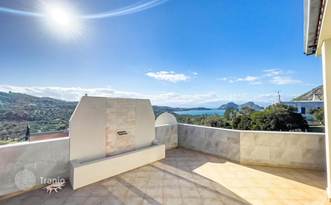3-Bedroom Villa with Lake View in Loutraki, Peloponnese, photo 4