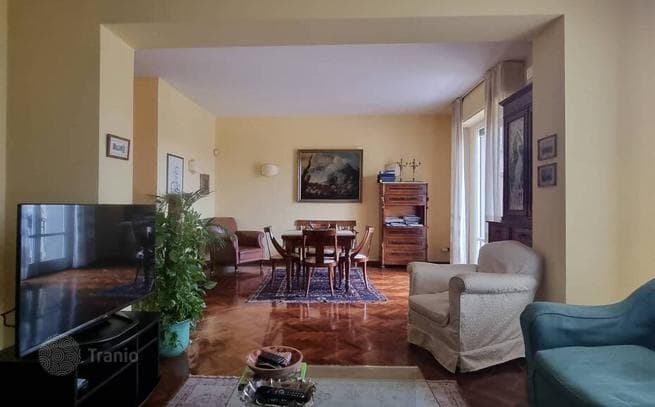 3-Bedroom Apartment in Florence, Italy, photo 2