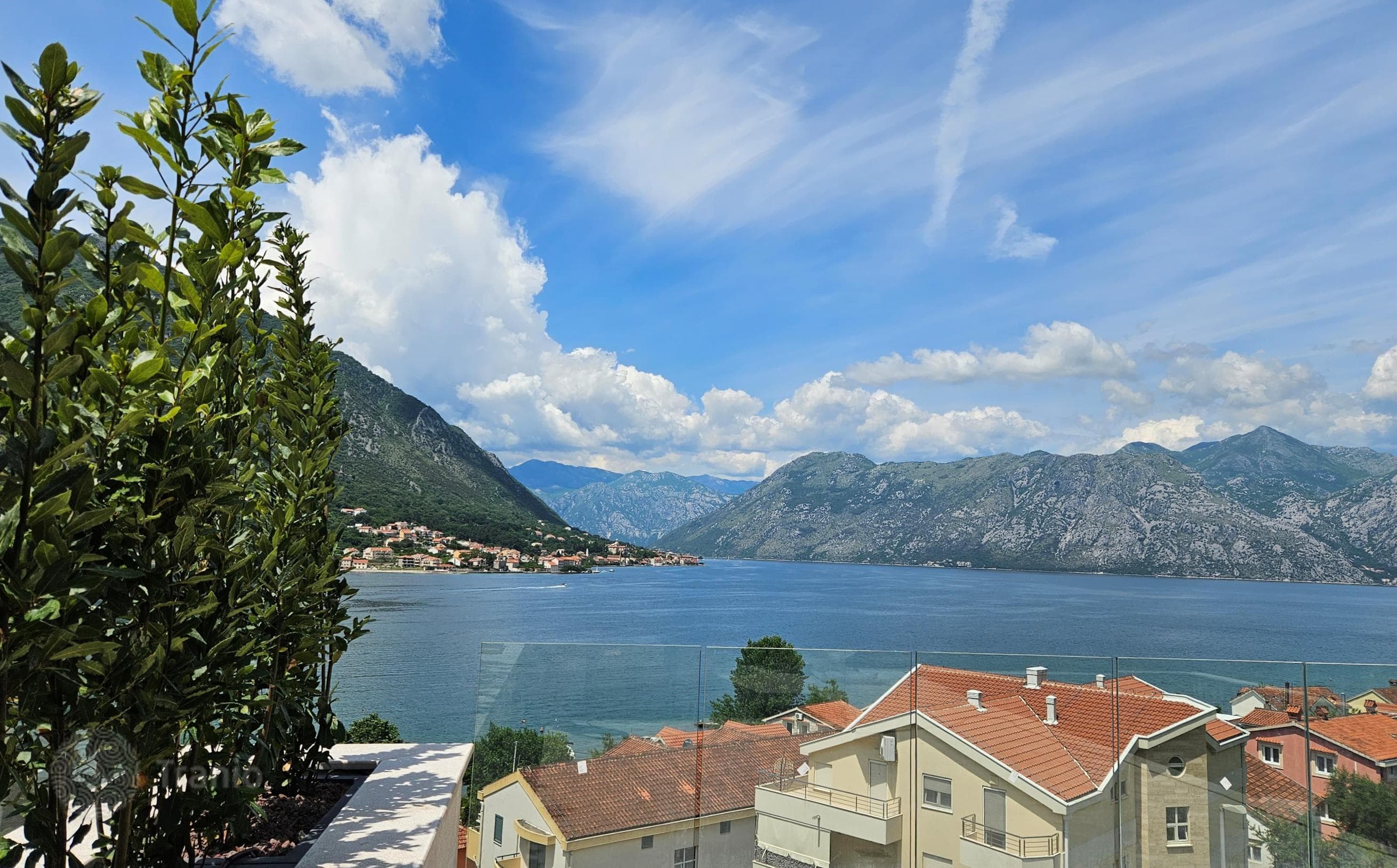 2-Bedroom Penthouse with Roof Terrace and Private Pool in Dobrota, Kotor, photo 2