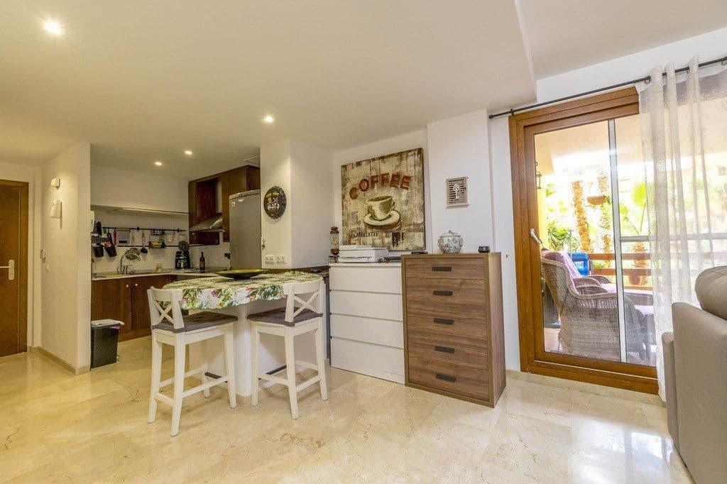 2-Bedroom Apartment in Punta Prima, photo 4