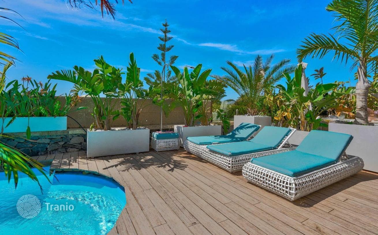 4-Bedroom Villa with Private Pool and Garden in El Madroñal, Costa Adeje, photo 4