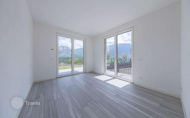 3-Bedroom Villa with Private Pool and Lake View in Lenno, Como, photo 4