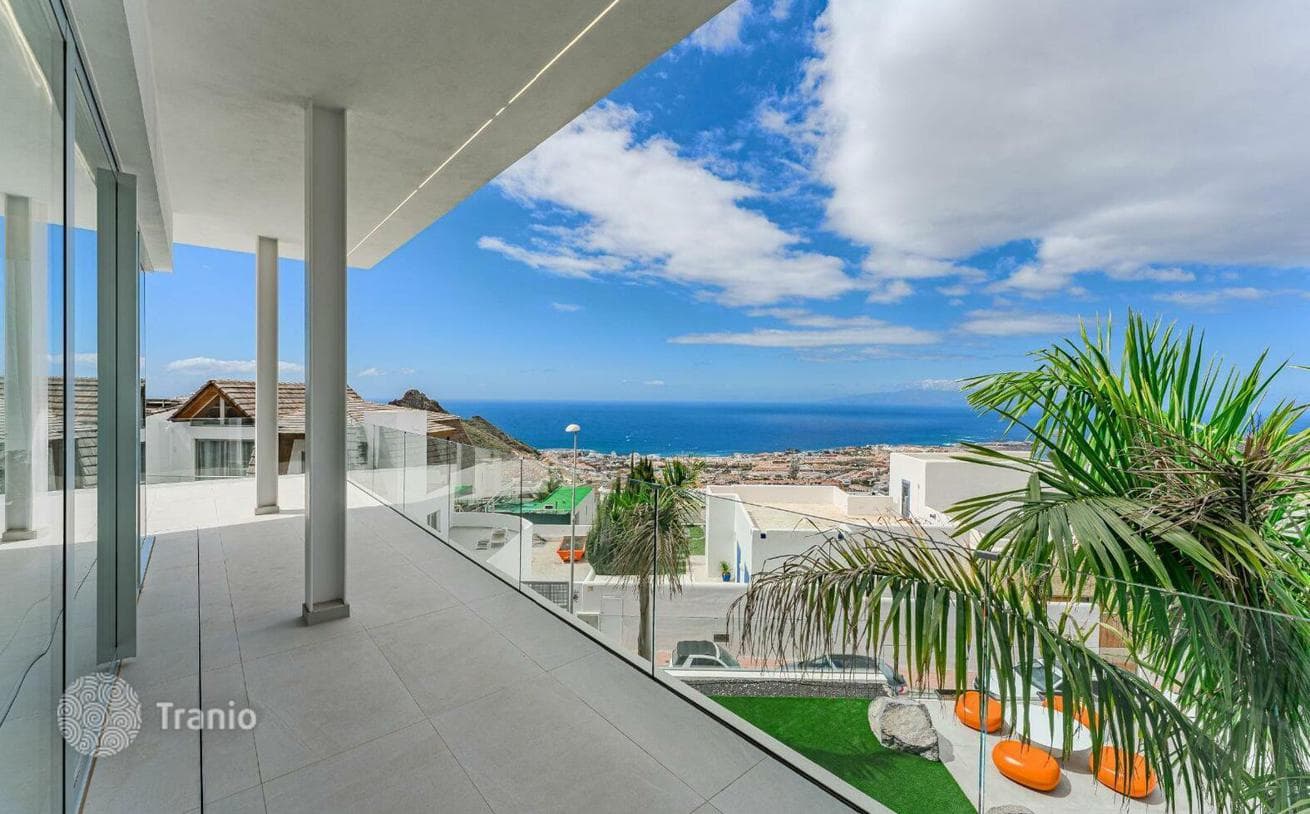 Luxury 4-Bedroom Villa with Private Pool and Ocean View in Roque del Conde, Tenerife, photo 4