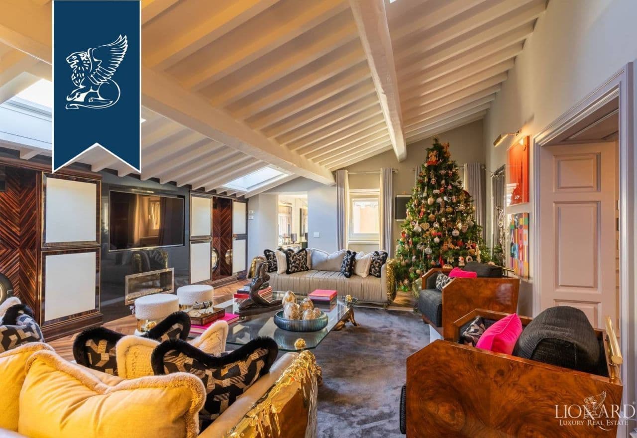 4-Bedroom Apartment in Florence