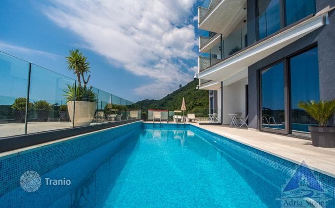 3-Bedroom Villa with Private Pool in Budva, photo 4