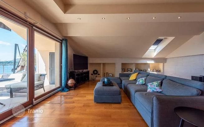 3-Bedroom Beachfront Penthouse with Panoramic Sea View in Rafailovici, Budva, photo 2