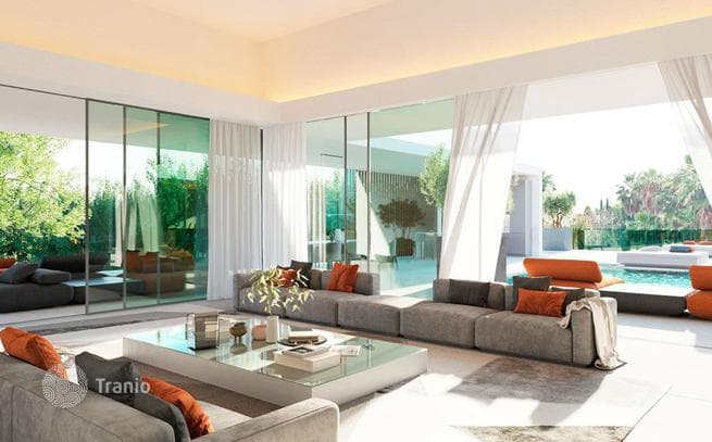 Designer 6-Bedroom Villa with Private Pool 650 m from the Beach near Fuengirola