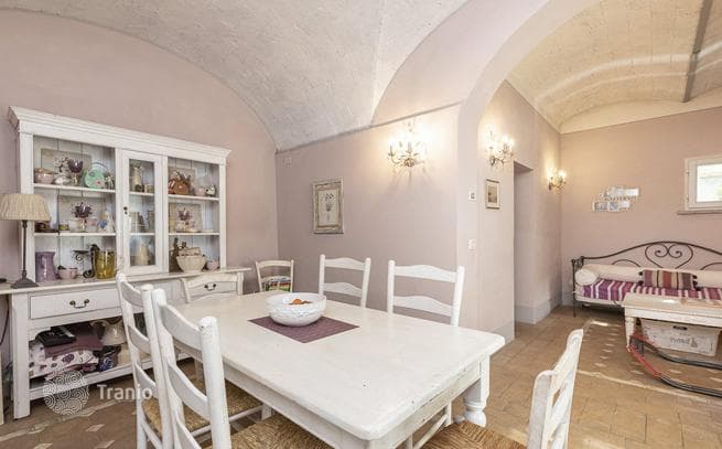 4-Bedroom Restored Tuscan Villa Near Siena