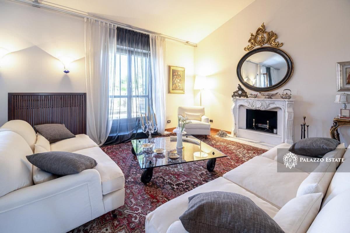4-Bedroom Apartment in Viareggio, photo 3