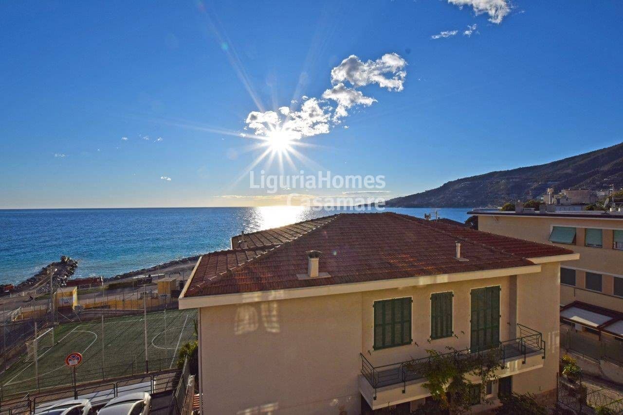 2-Bedroom Apartment in Ospedaletti, photo 2