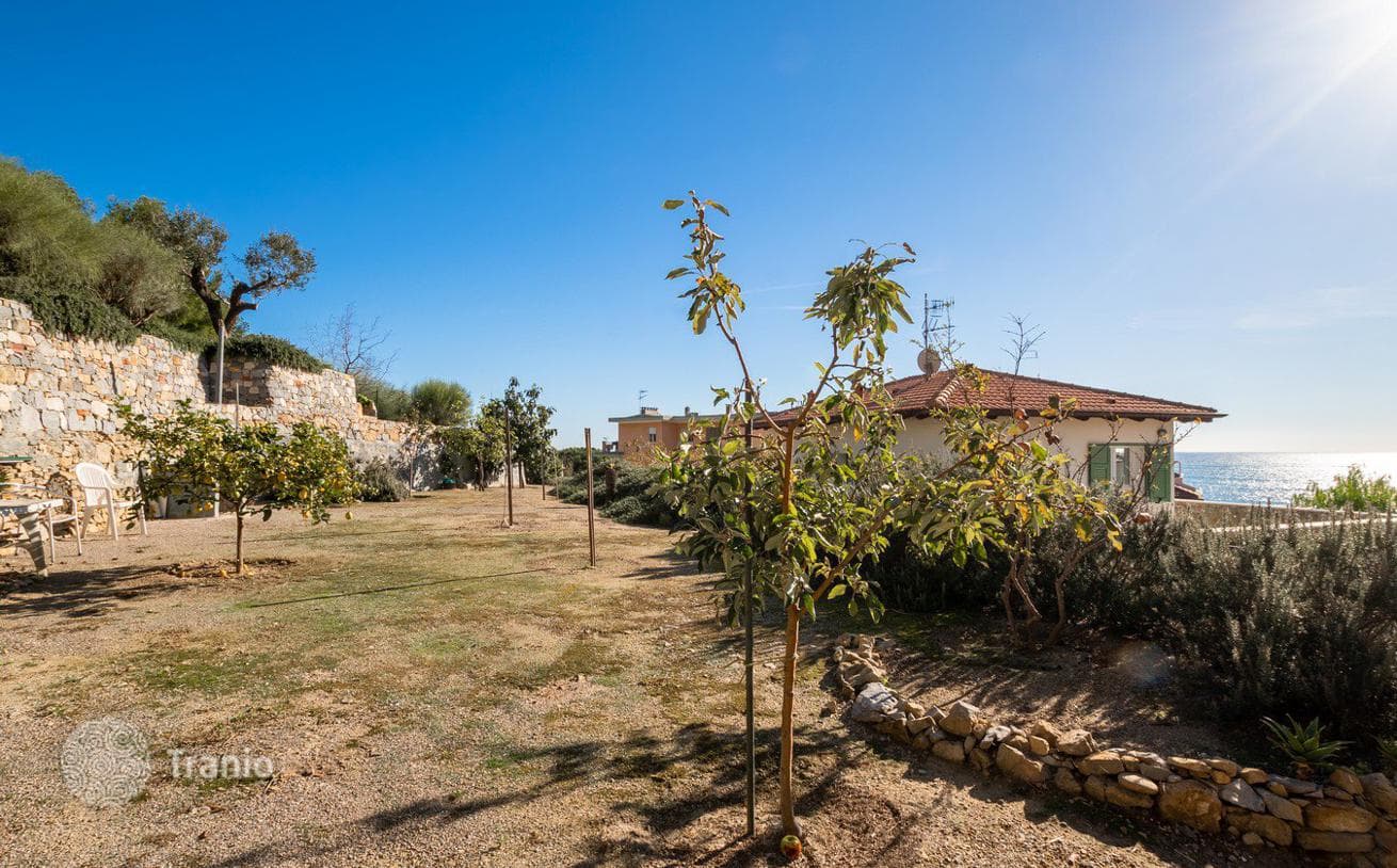 3-Bedroom Villa with Sea View and Garden in Bordighera, Liguria, photo 4