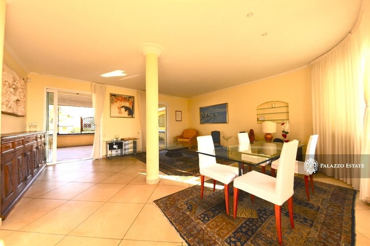3-Bedroom Apartment in Viareggio, photo 4
