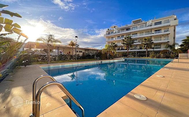 2-Bedroom Apartment with Mountain View in Denia, Alicante, photo 2