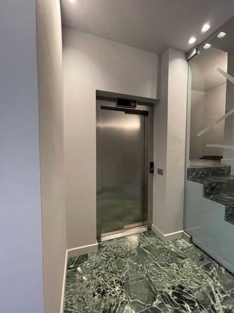 1-Bedroom Apartment in Milan, photo 5