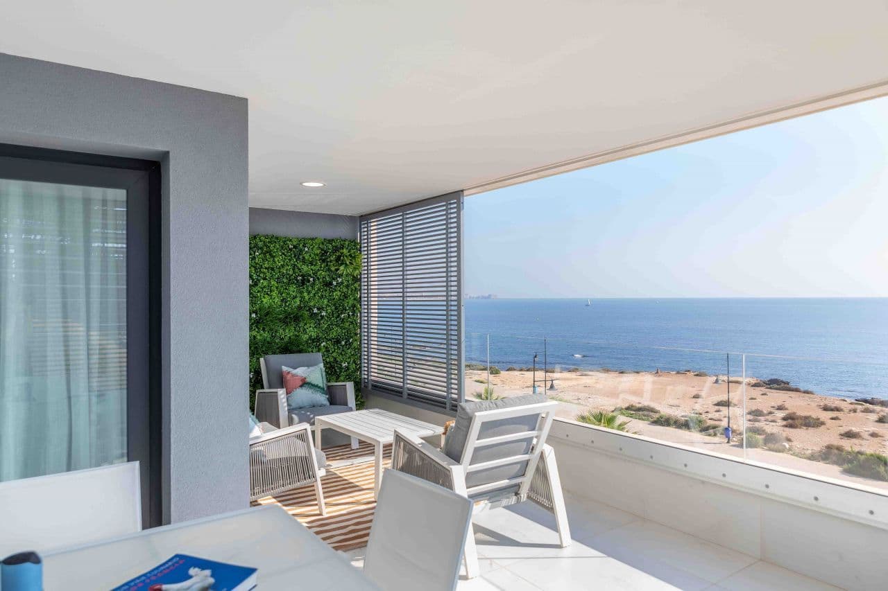 2-Bedroom Apartment in Punta Prima, photo 3