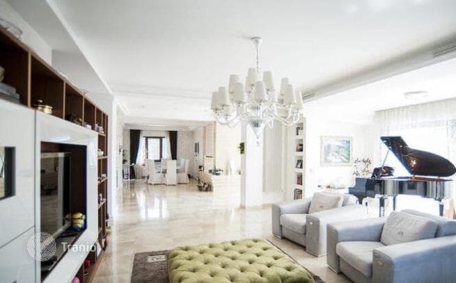 4-Level Luxury Villa with Private Pool and Garden in Acsa, Rome, photo 3