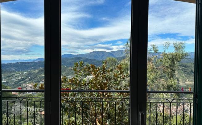 2-Story Villa with Panoramic Sea Views in Soldano, Imperia, photo 3