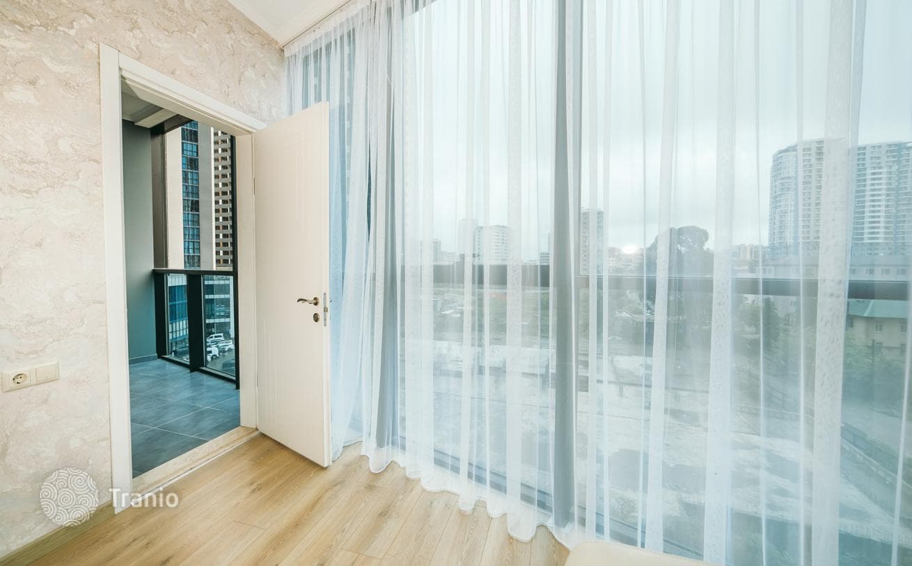 3-Bedroom Apartment with Panoramic Windows on Alley of Heroes, Tbilisi, photo 2