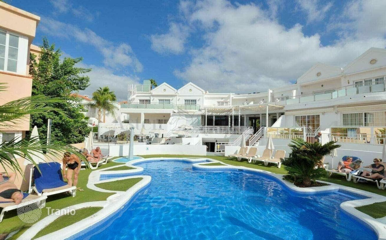 2-Bedroom Furnished Apartment with Garden near Beach in Fañabé, Tenerife, photo 3