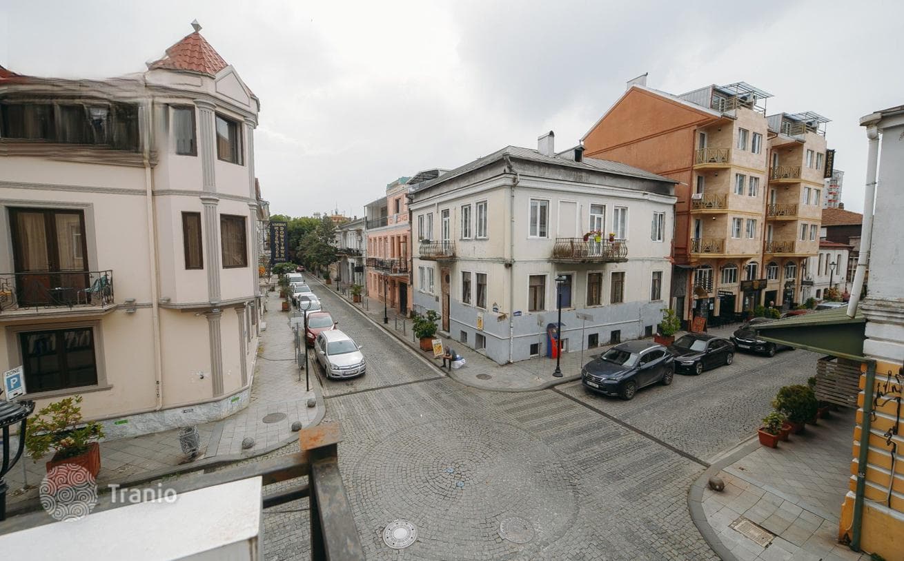 3-Bedroom Apartment in Historic Batumi City Center, photo 4