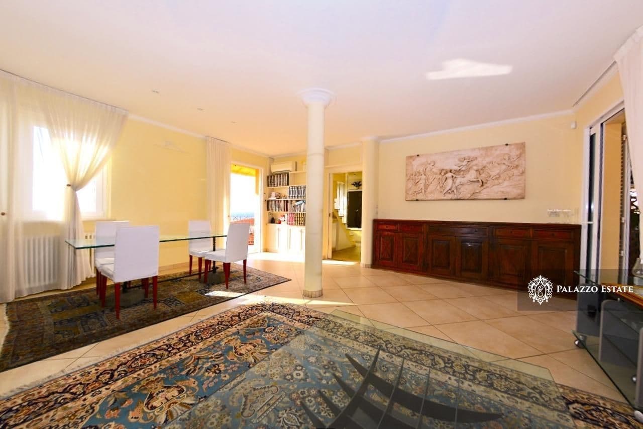 3-Bedroom Apartment in Viareggio, photo 5