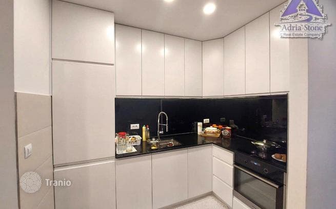 2-Bedroom Apartment 200 m from the Sea in Tivat, photo 3