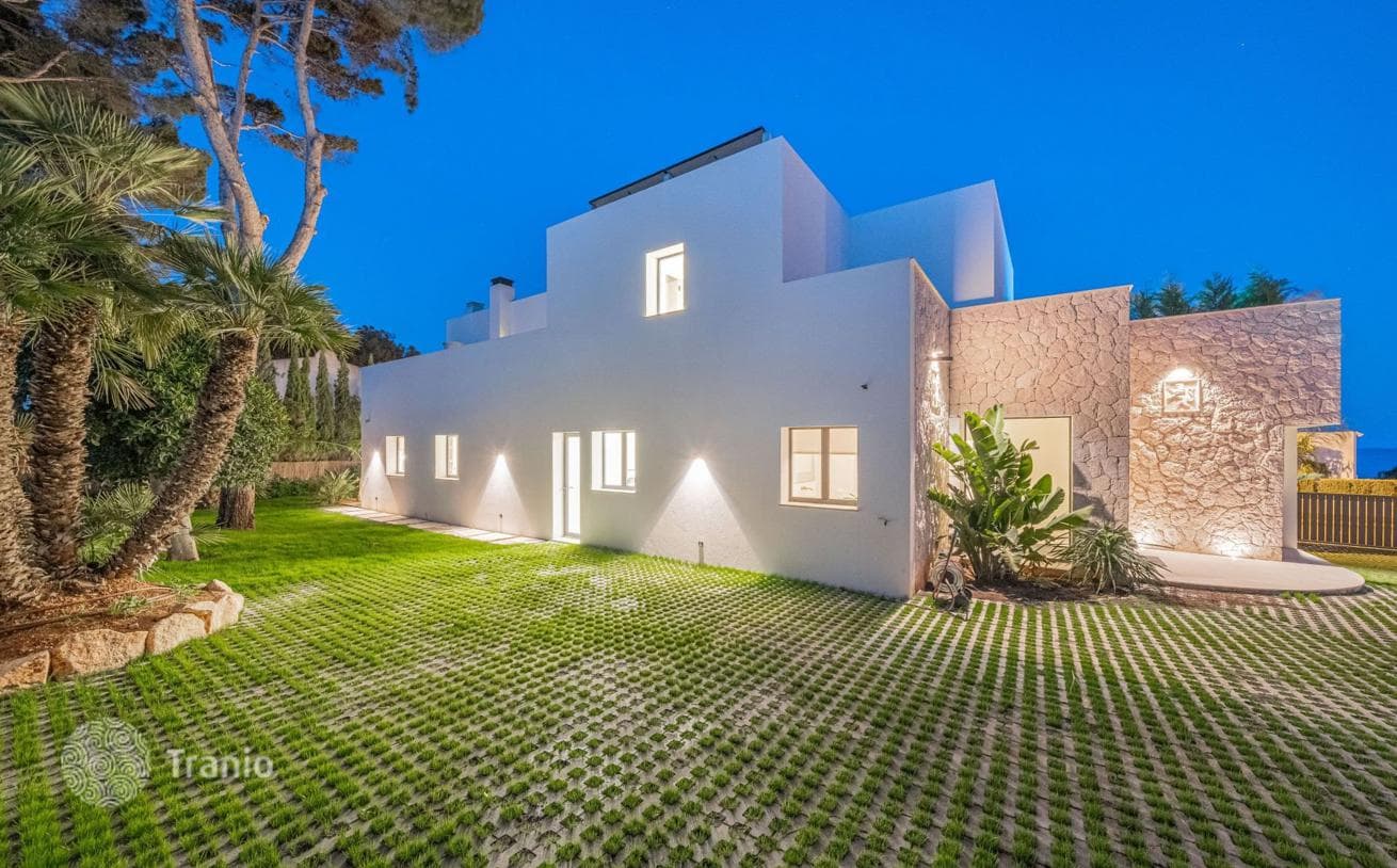 3-Bedroom Villa with Sea View and Private Pool in Sol de Mallorca, photo 3
