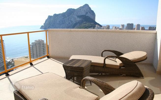 2-Bedroom Penthouse 100 m from Levante Beach in Calpe