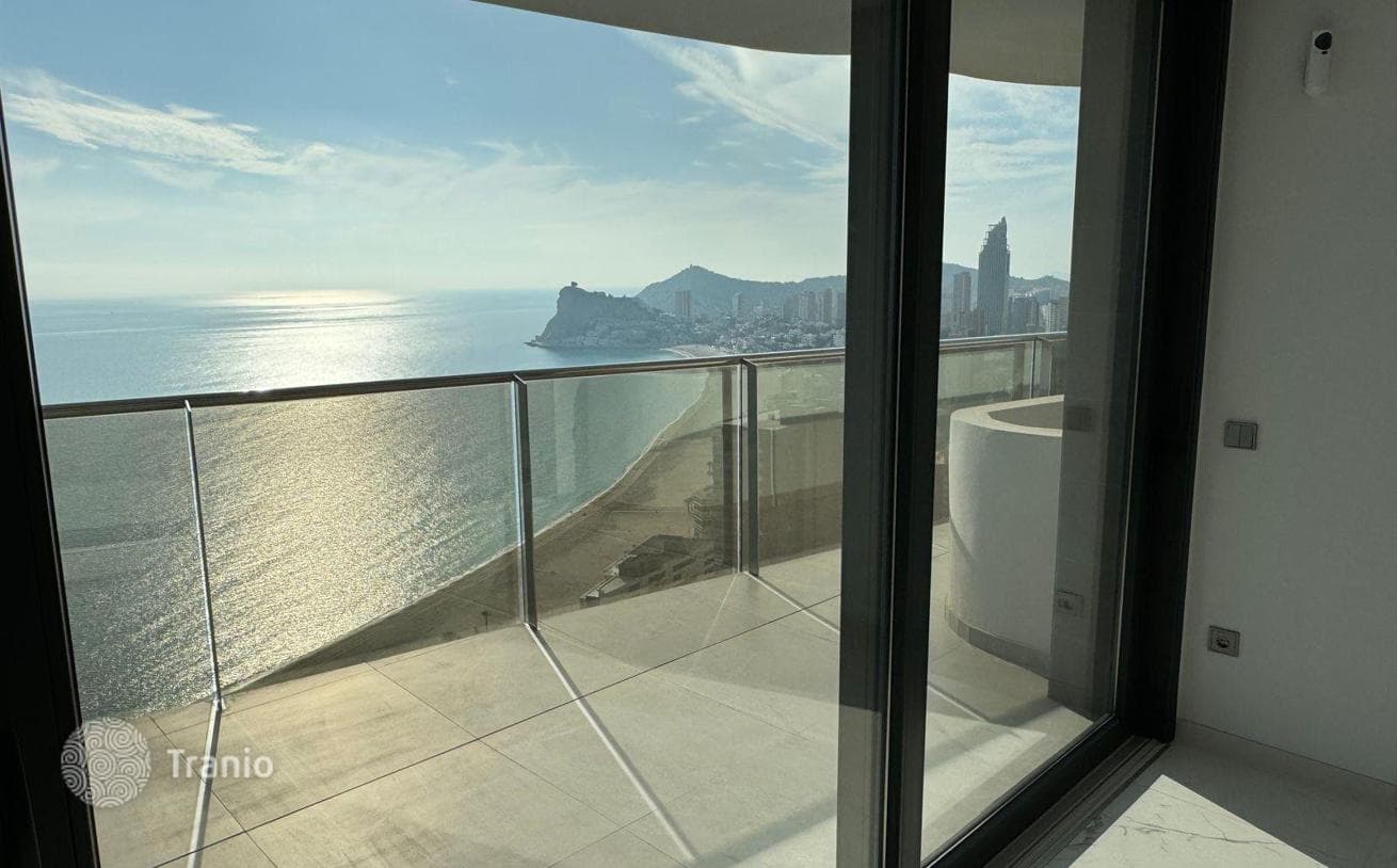 2-Bedroom Penthouse with Sea View in Benidorm, Alicante