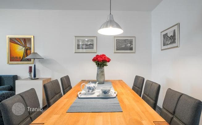 2-Bedroom Apartment with Balcony Near the Beach in Split, photo 3