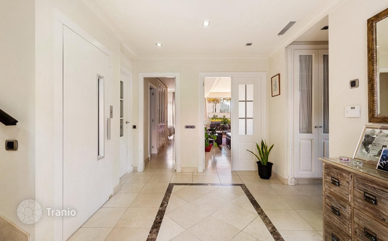 4-Bedroom Townhouse with Sea View in Altos de Puente Romano, Marbella, photo 5