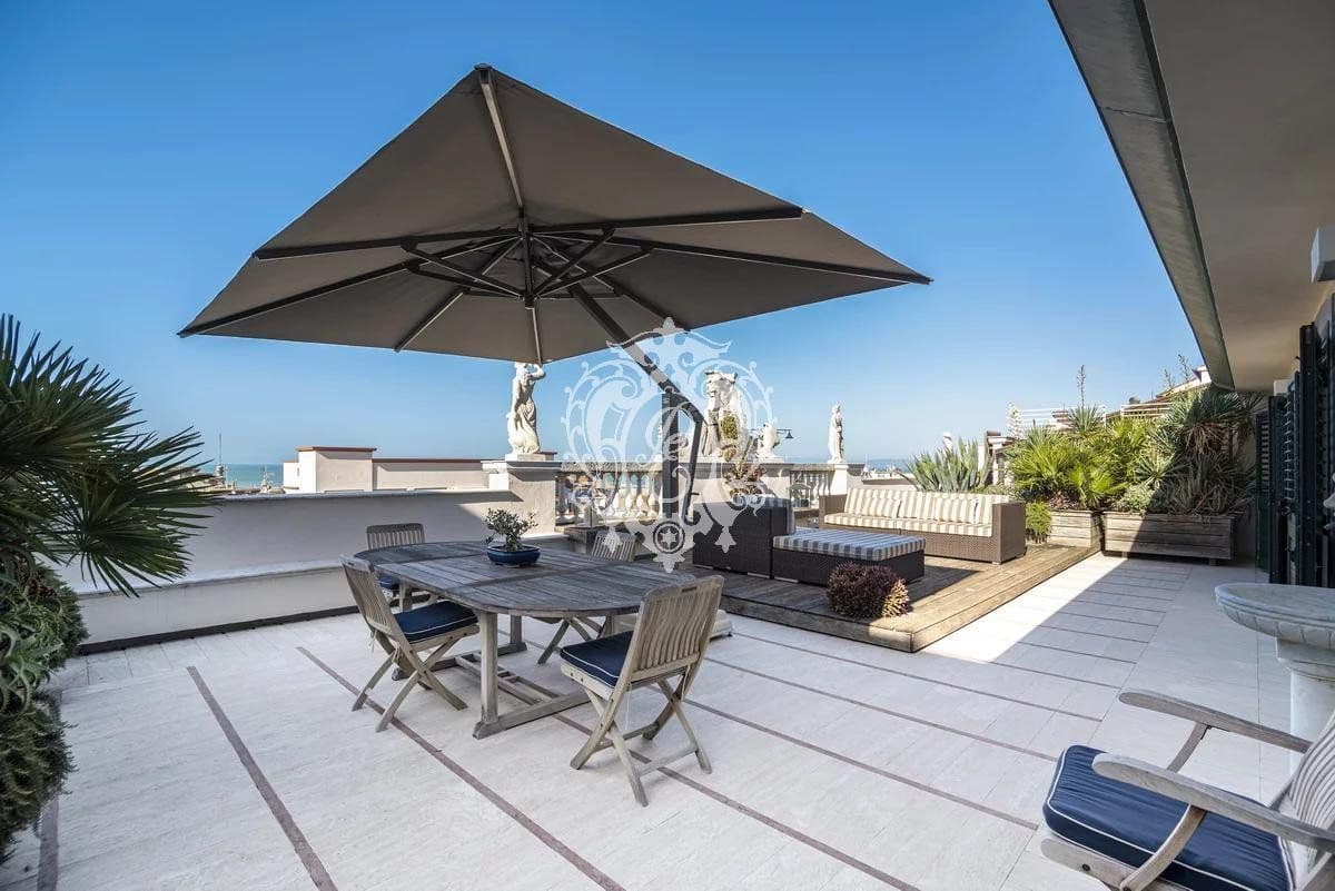 4-Bedroom Apartment in Viareggio