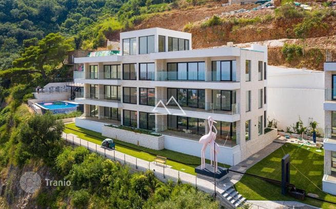 3-Bedroom Penthouse with Roof Terrace in Budva, photo 3