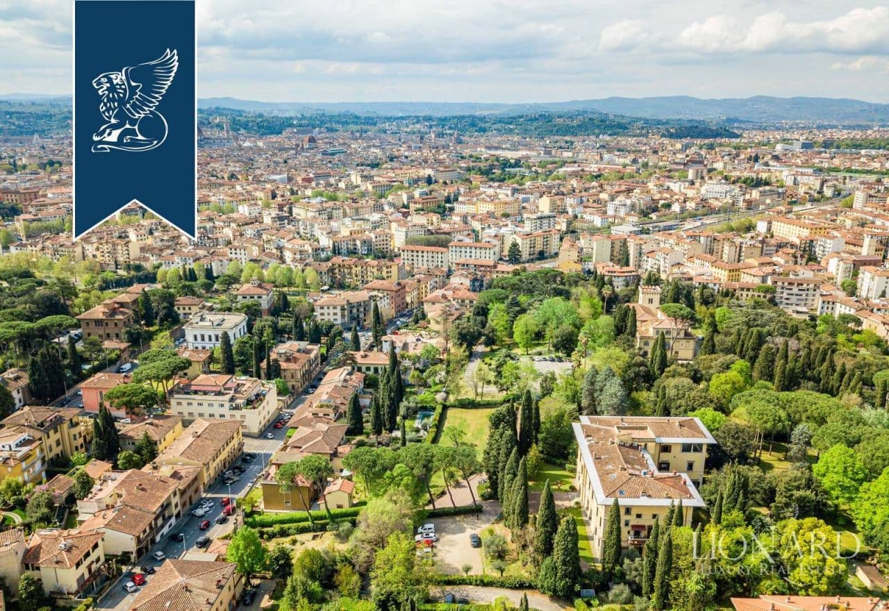 3-Bedroom Apartment in Florence, photo 2