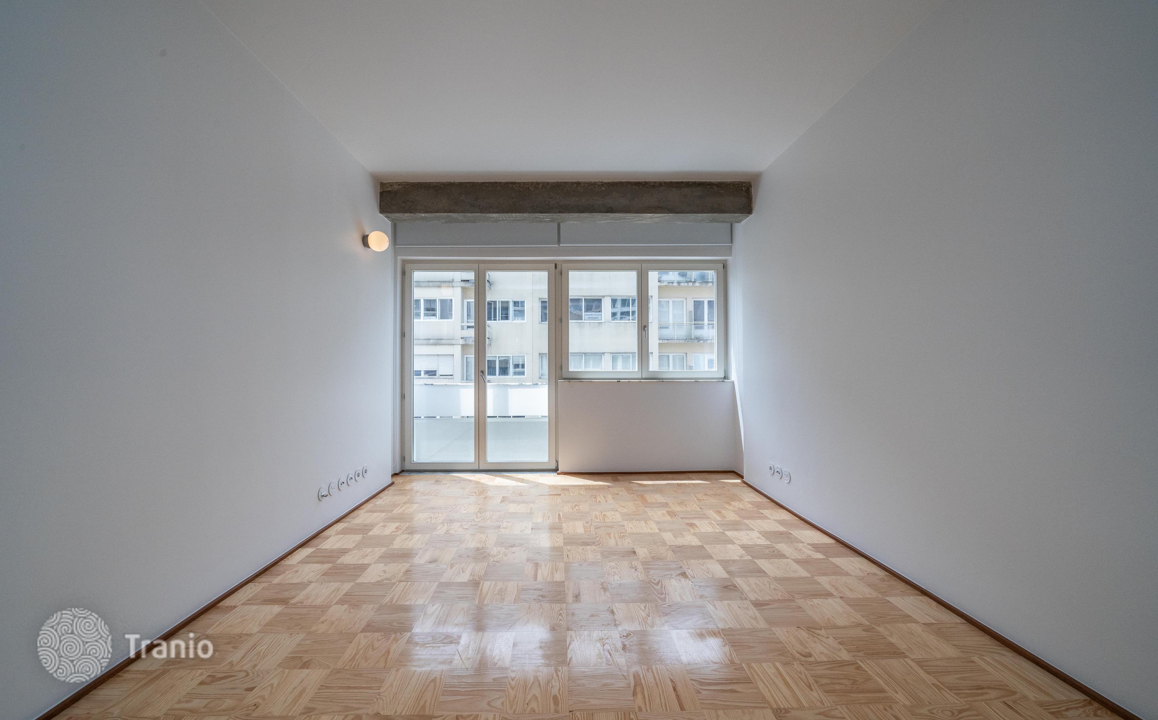 Bright Apartments in a Renovated Building in Porto, Portugal, photo 2